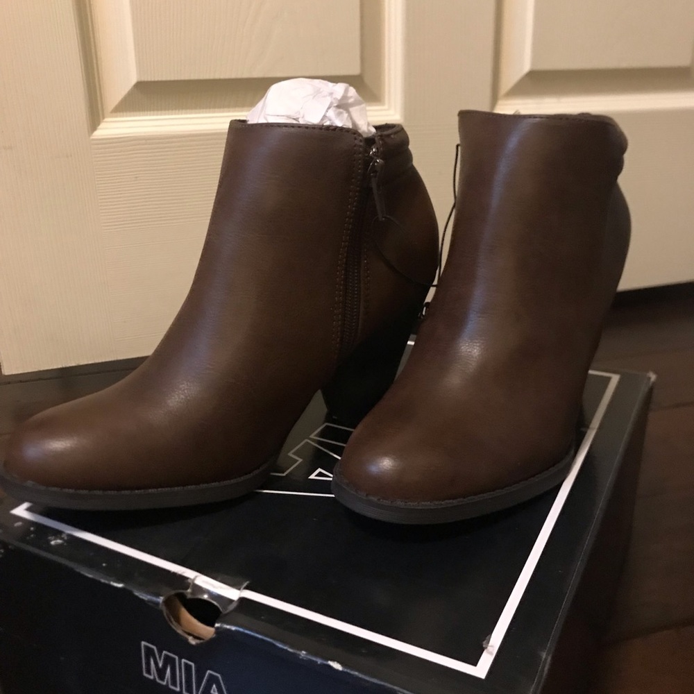 NWT MIA booties